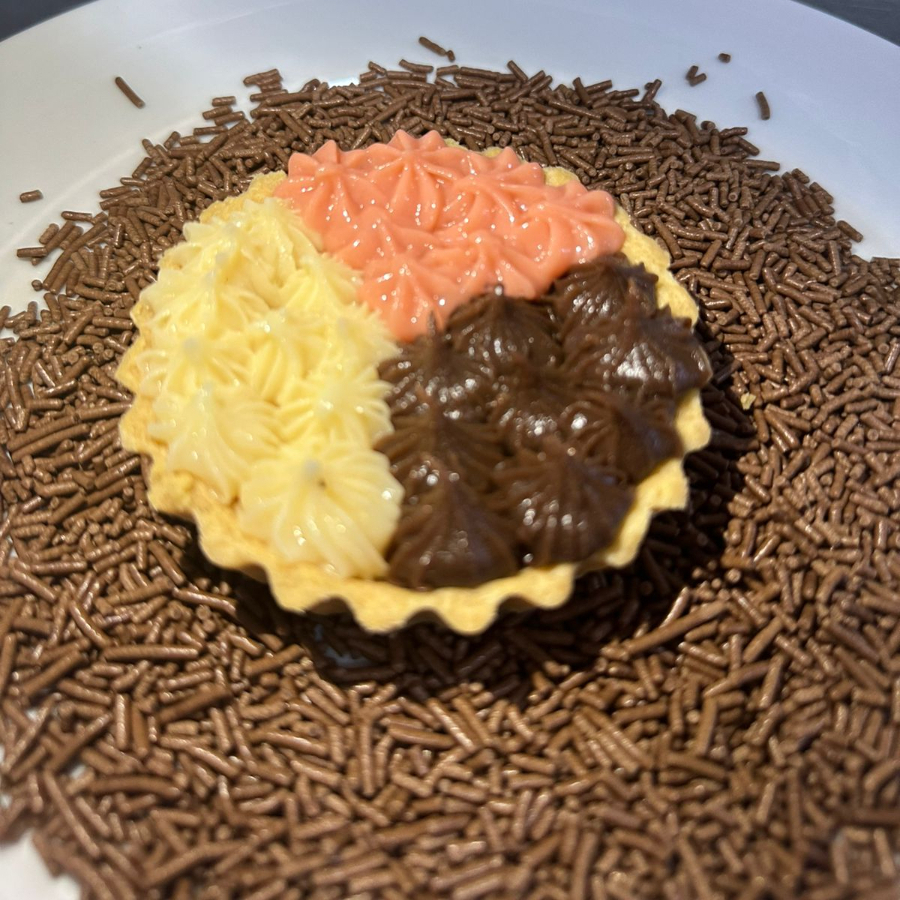 Massa de Empada com Cobertura de Brigadeiro