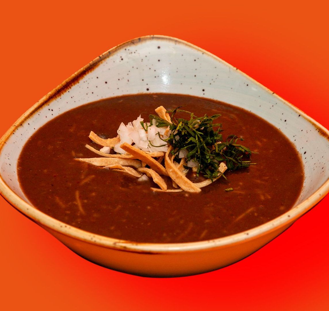 Caldo de Frijol con Fideos