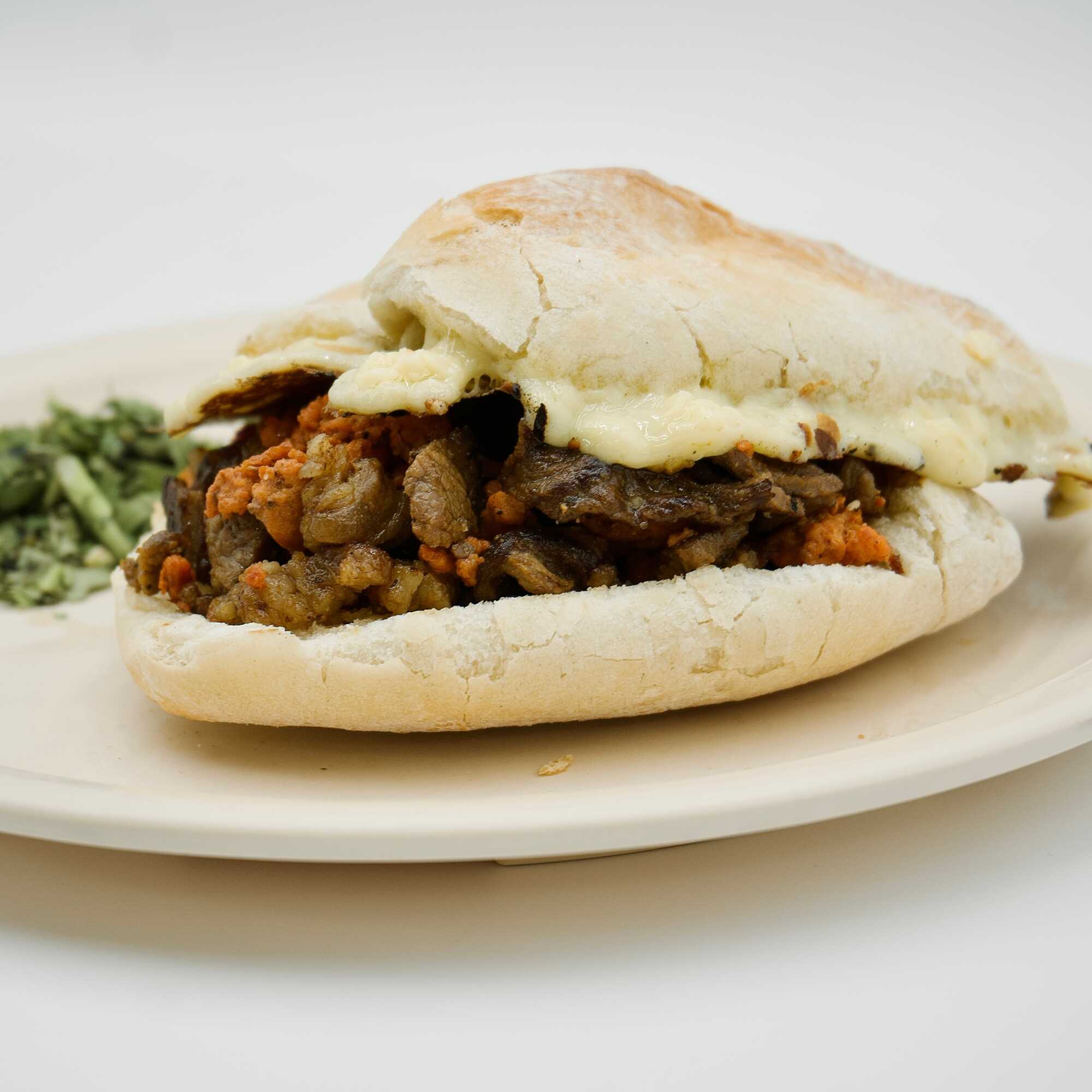 Torta Combinada con Queso(Carne Asada y Longaniza)