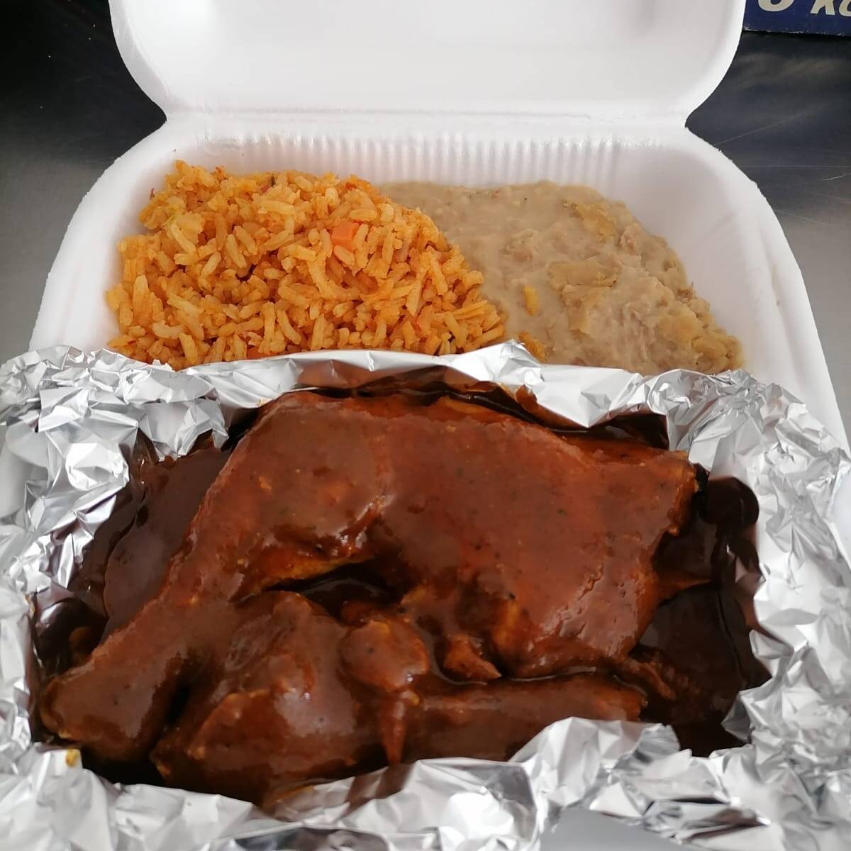 Combo Mole y Milanesa de res