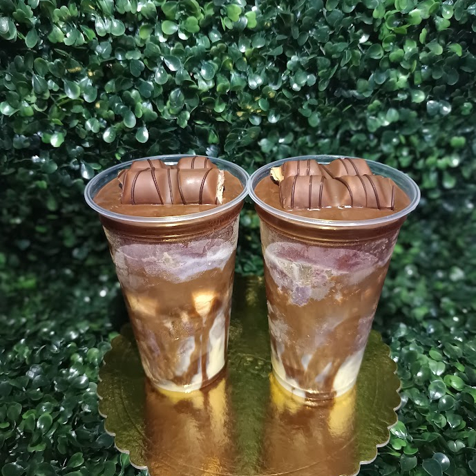 Acai,leite condensado, leite em pó, creme de avela, e kinder bueno