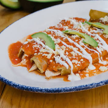 Enchiladas con Pollo Deshebrado Encima