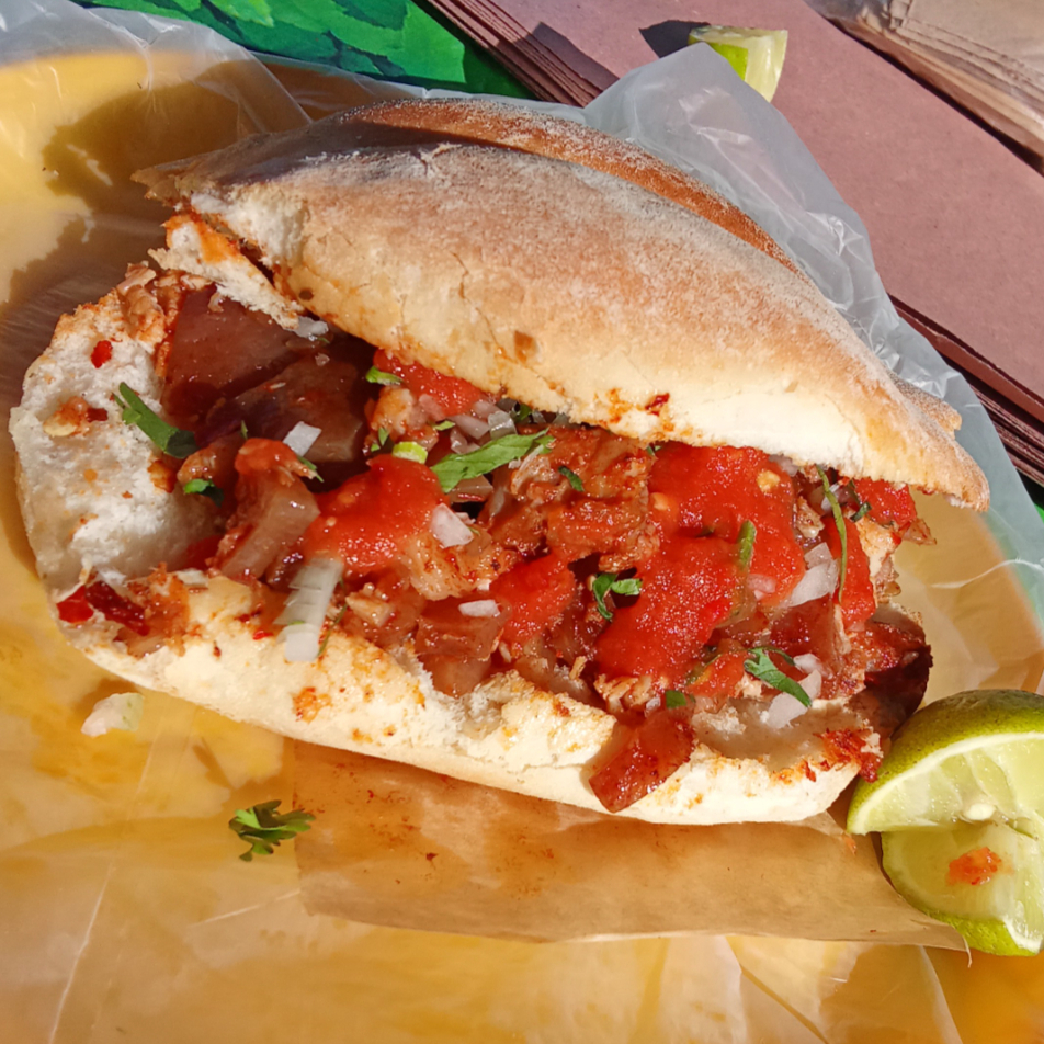 Torta Campechana de Barbacoa de Cerdo