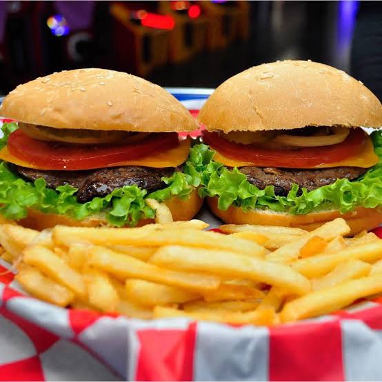 Combo Pareja Hamburgesa 🍔 + Papas 🍟 + Refresco🥤