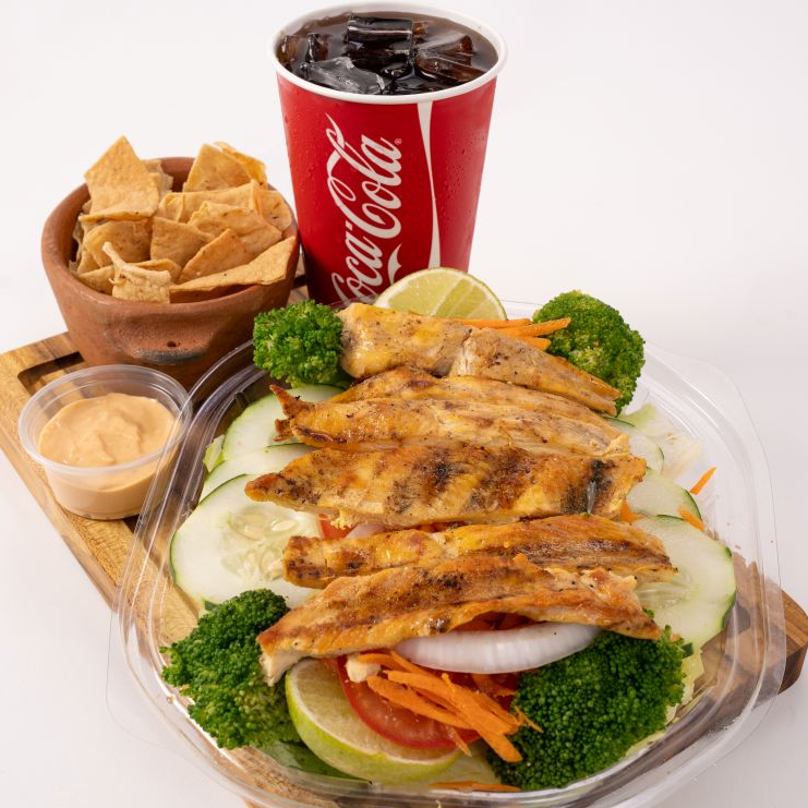 Ensalada Verde con Pollo y Refresco 600 Ml.