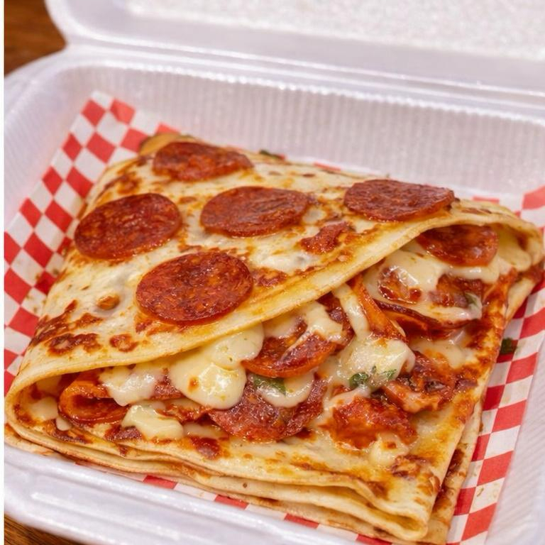 CREPIZZA (PEPPERONI, QUESO MANCHEGO Y SALSA DE TOMATE)