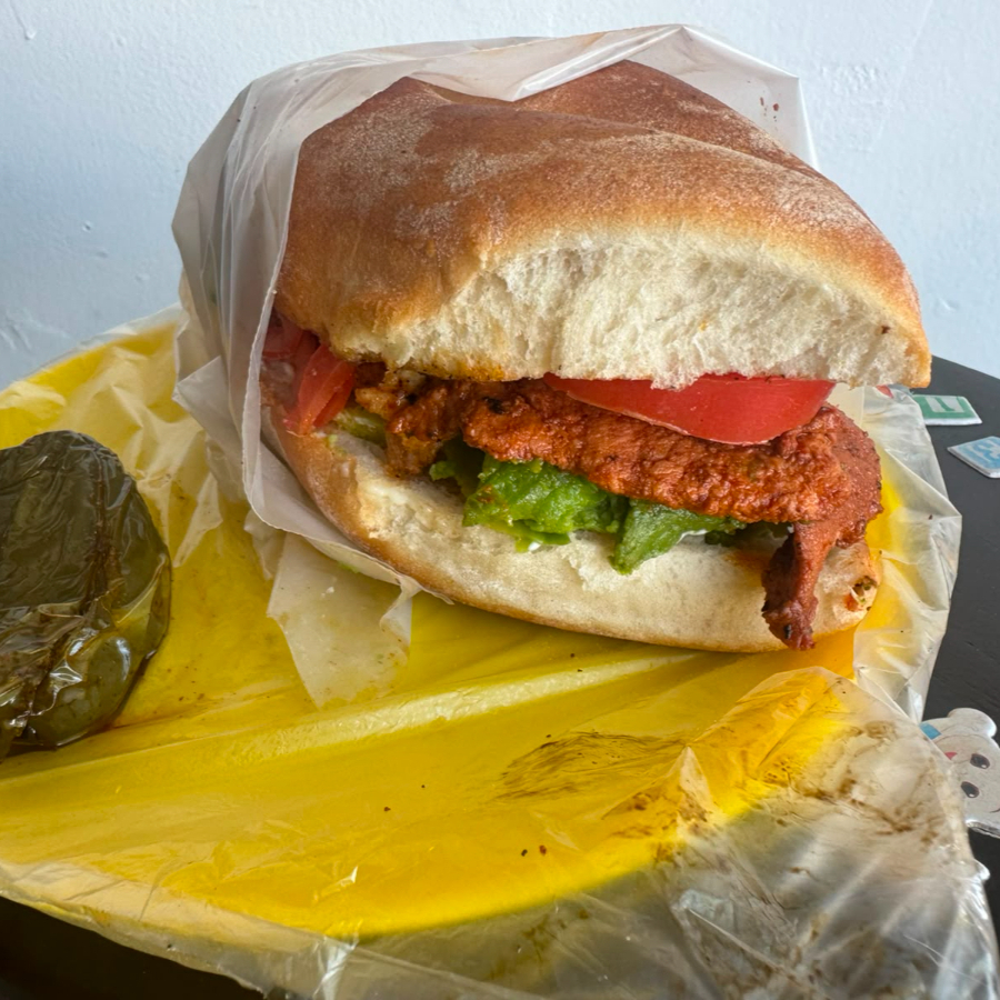 LONCHE DOBLE de Adobada con Aguacate