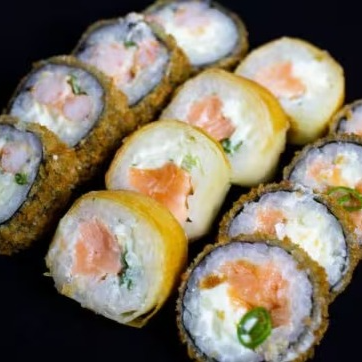 6 hot salmão+ 10 haruhot salmão + 6 hot camarão + 12 hot Skin