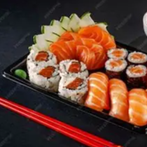 5 sashimis de salmão, 5 niguiris de salmão, 10 uramaki filadélfia, 10 filadélfia maki