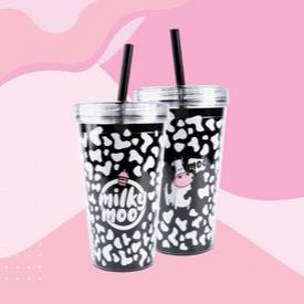 Copo de acrílico malhado preto, com canudo preto. Capacidade 600ml