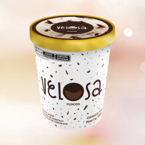 Sorvete de flocos como você ama: com pedacinhos de chocolate e muito cremosidade.
