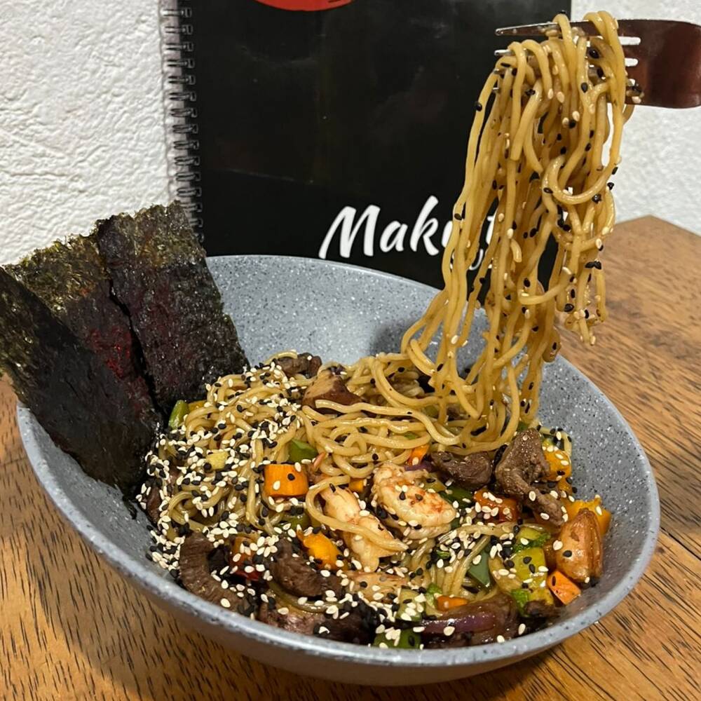 Yakimeshi de Fideos Mixto