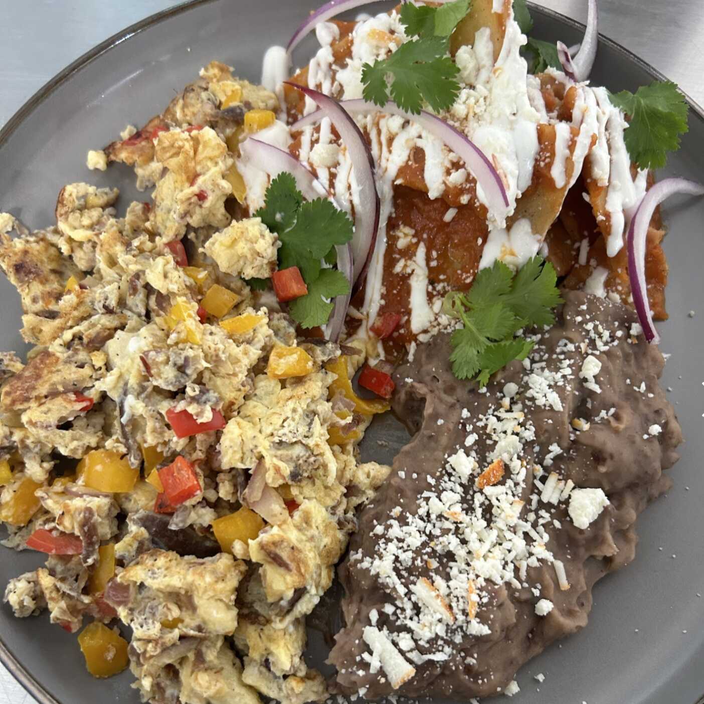 MACHACA CO HUEVO Y CHILAQUILES VERDES