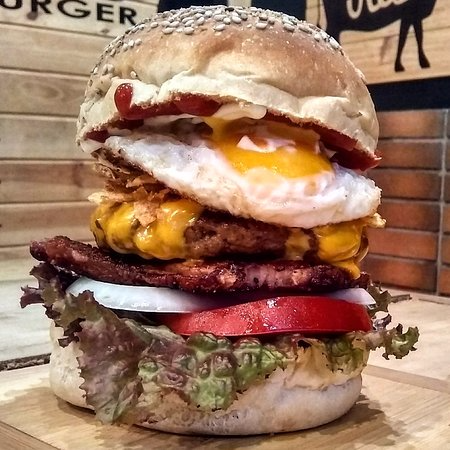 Hamburguesa Triple CARNE , POLLO , CERDO