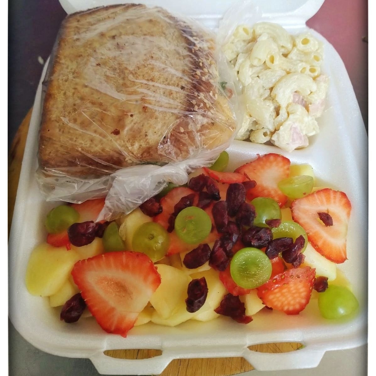 Box Lunch de Sandwich con Frutas