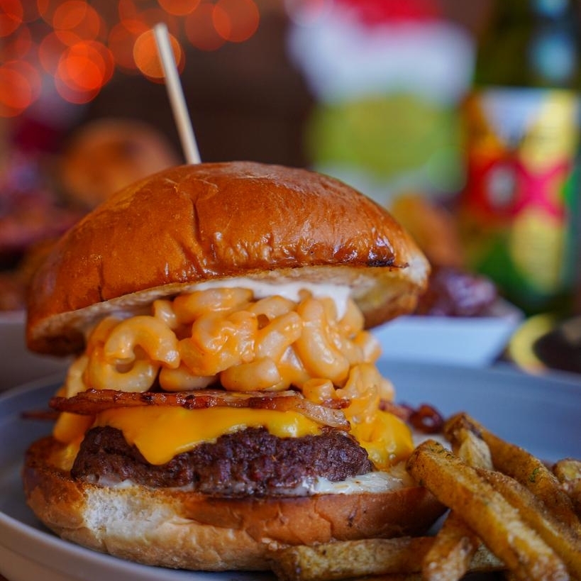 Bacon Mac and Cheese Burger