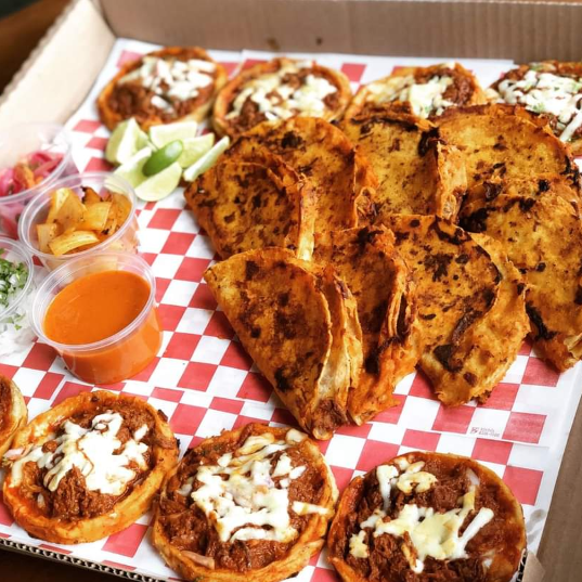 Taco de Birria con Queso Tortilla Taquera