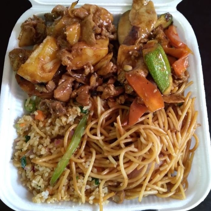 Pollo tousi con papas y bistec de cer con calabaz