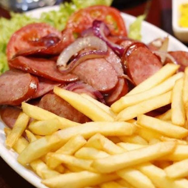 Calabresa acebolado com batata frita marmita média