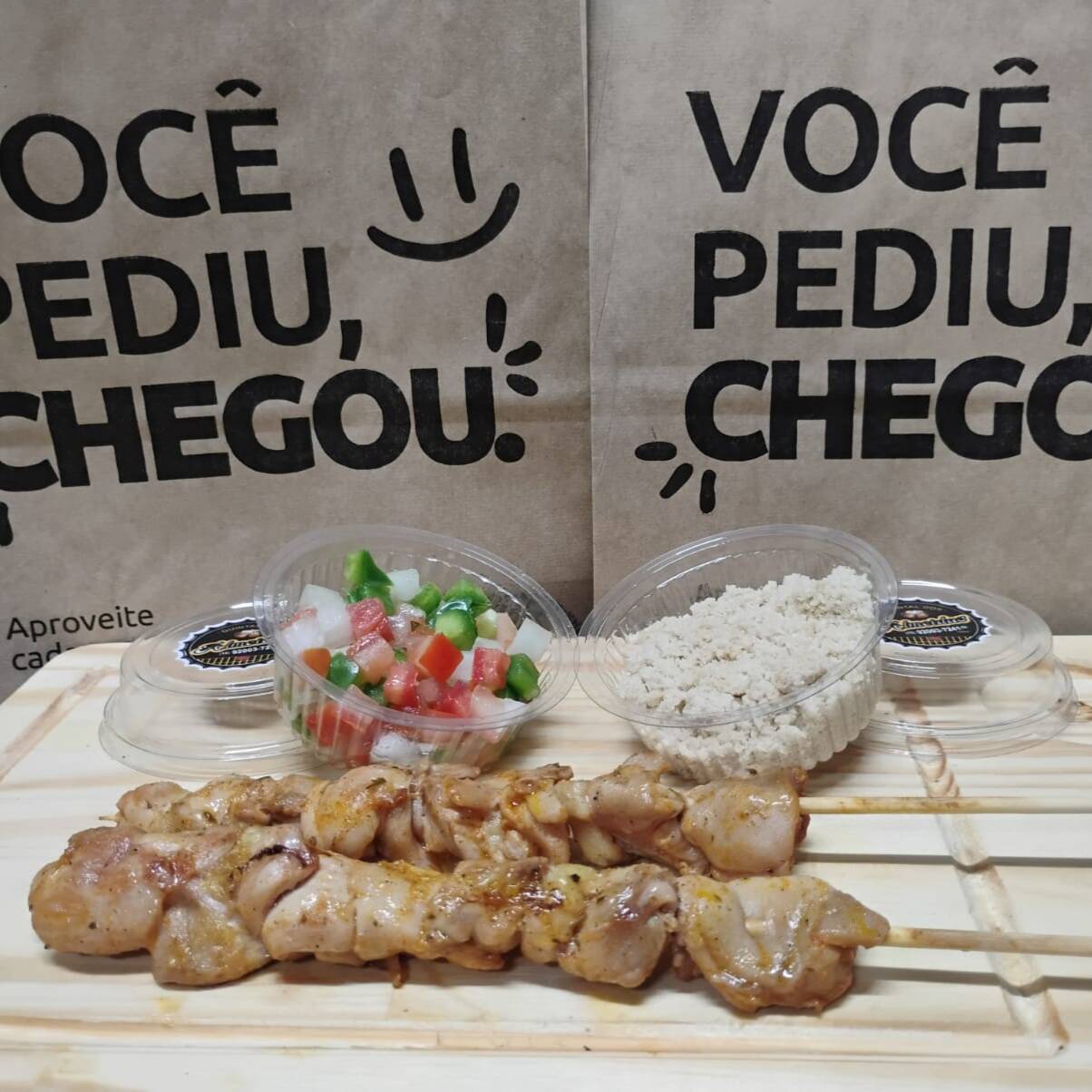 Espeto de Filé da coxa , Suculento, grelhado na brasa com um toque de limão e ervas finas.