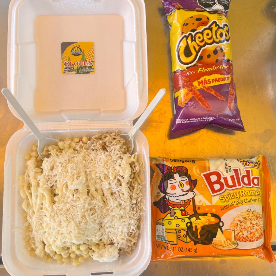 Ramen 4 Quesos con Elote y Chetos Flamin