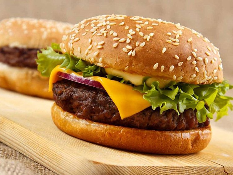 Clasica Burger de Res Carne de 150 grms