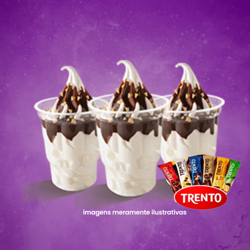 Sorvete com pedaços de Trento e cobertura de chocolate ao leite.