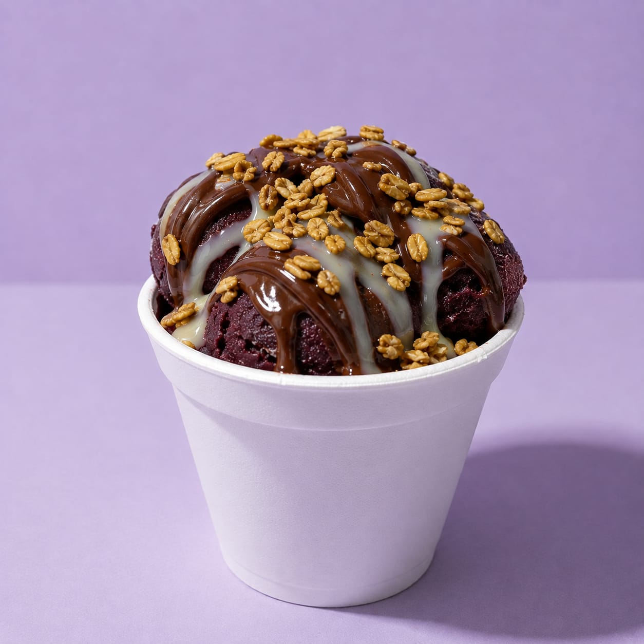 Açaí super cremoso, acompanhado de creme artesanal de chocolate, granola crocante e uma generosa camada de leite condensado. Uma combinação irresistível de sabores e texturas, criada para quem ama chocolate e não abre mão de uma experiência especial. ✨🍫