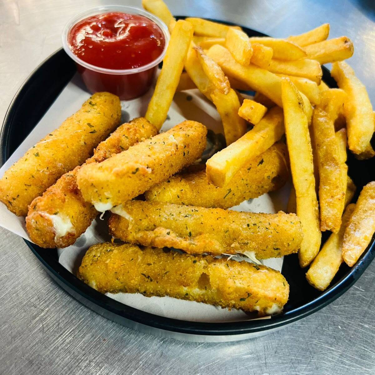 DEDOS DE QUESO Y PAPAS FRITAS