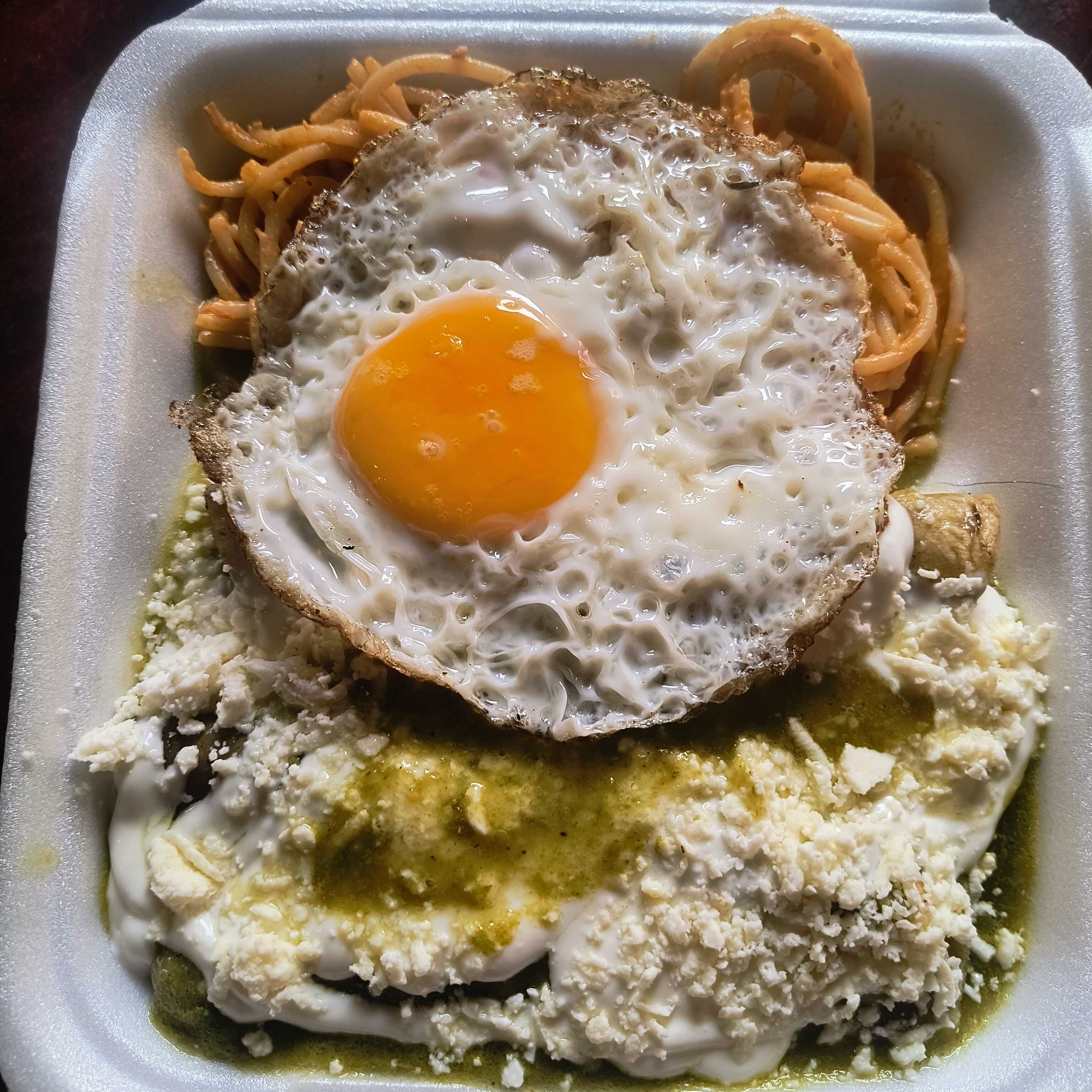 CHILAQUILES VERDES CON HUEVO