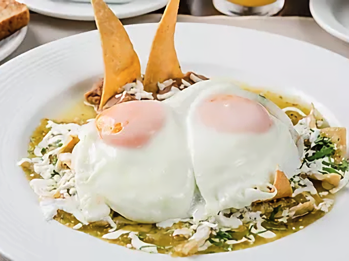 Chilaquiles Verdes Montados con Pollo