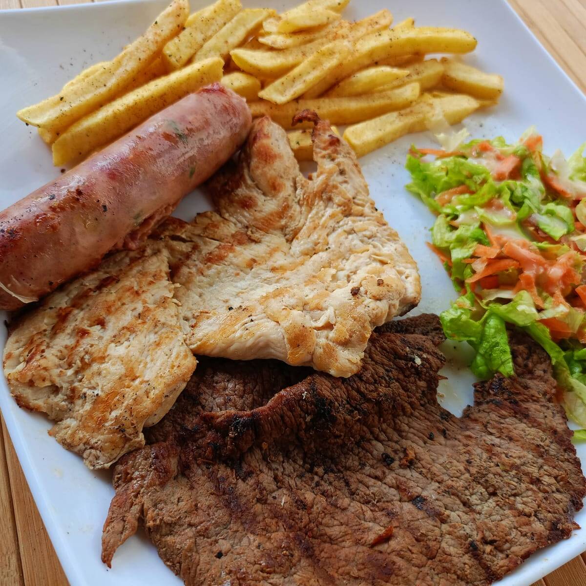 Asado Mixto + Papas + Gaseosa 250 ml