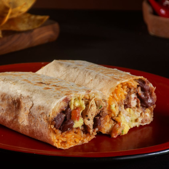 Novidade no Guapa!  Tortilha de trigo selada, arroz mexicano, feijão vermelho, iscas de frango temperadas com lemon pepper grelhadas, queijo mussarela, guacamole e sour cream! Um mix de sabores refrescantes!