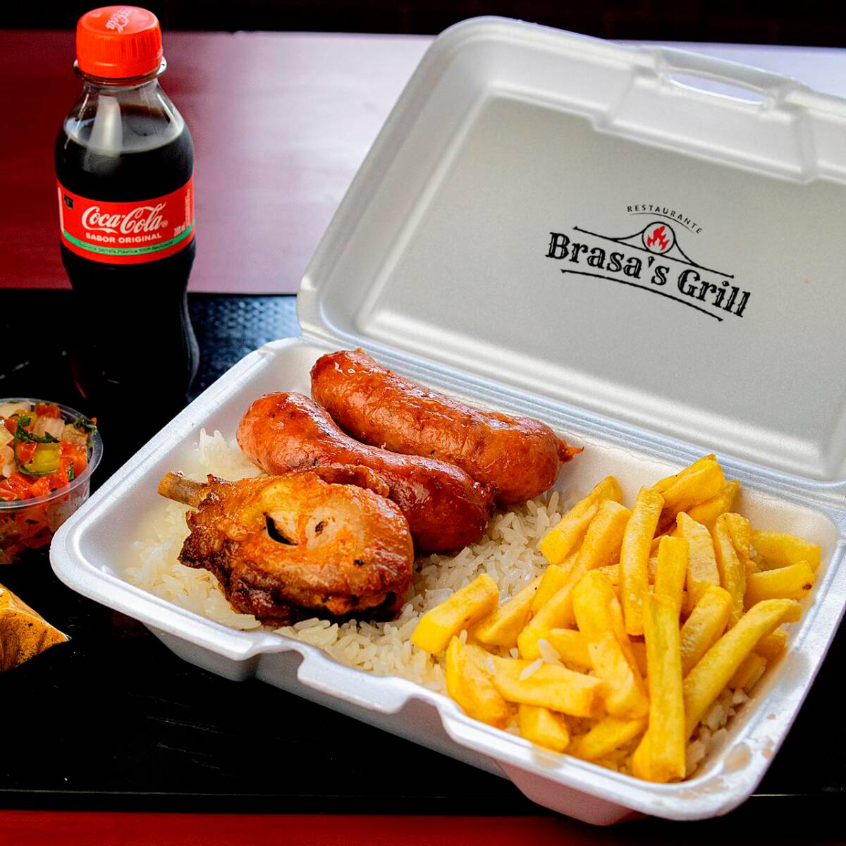 Acompanha arroz, feijão, salada e fritas + Caçulinha 200 ml