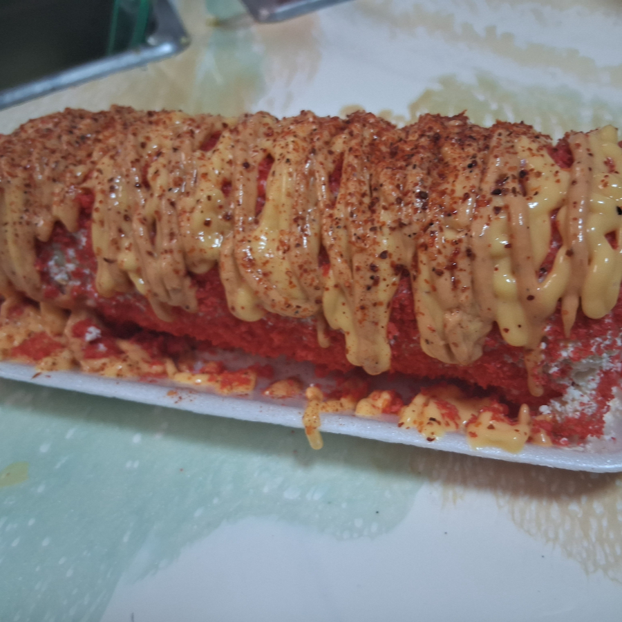 Elote Entero Bañado en Cheddar