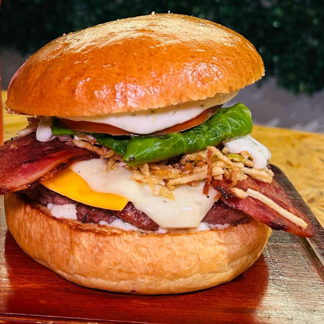 BARRIO BURGER + PAPAS A LA FRANCESA