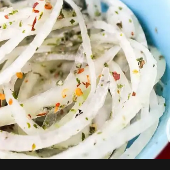Uma deliciosa cebola para acompanhar em seu almoço.