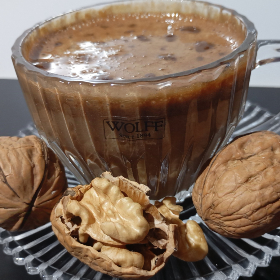 Leite em pó, cacau, açúcar e avelã. Servido quente em copo térmico, oferece sabor e aconchego em cada gole.