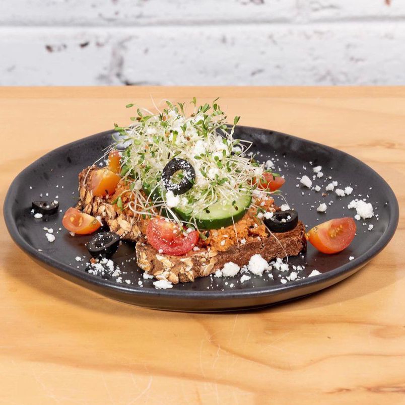 Toast Mediterráneo de Humus