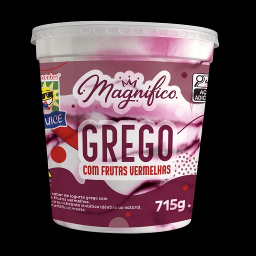 Sorvete de massa sabor iogurte c/ calda de frutas vermelhas.