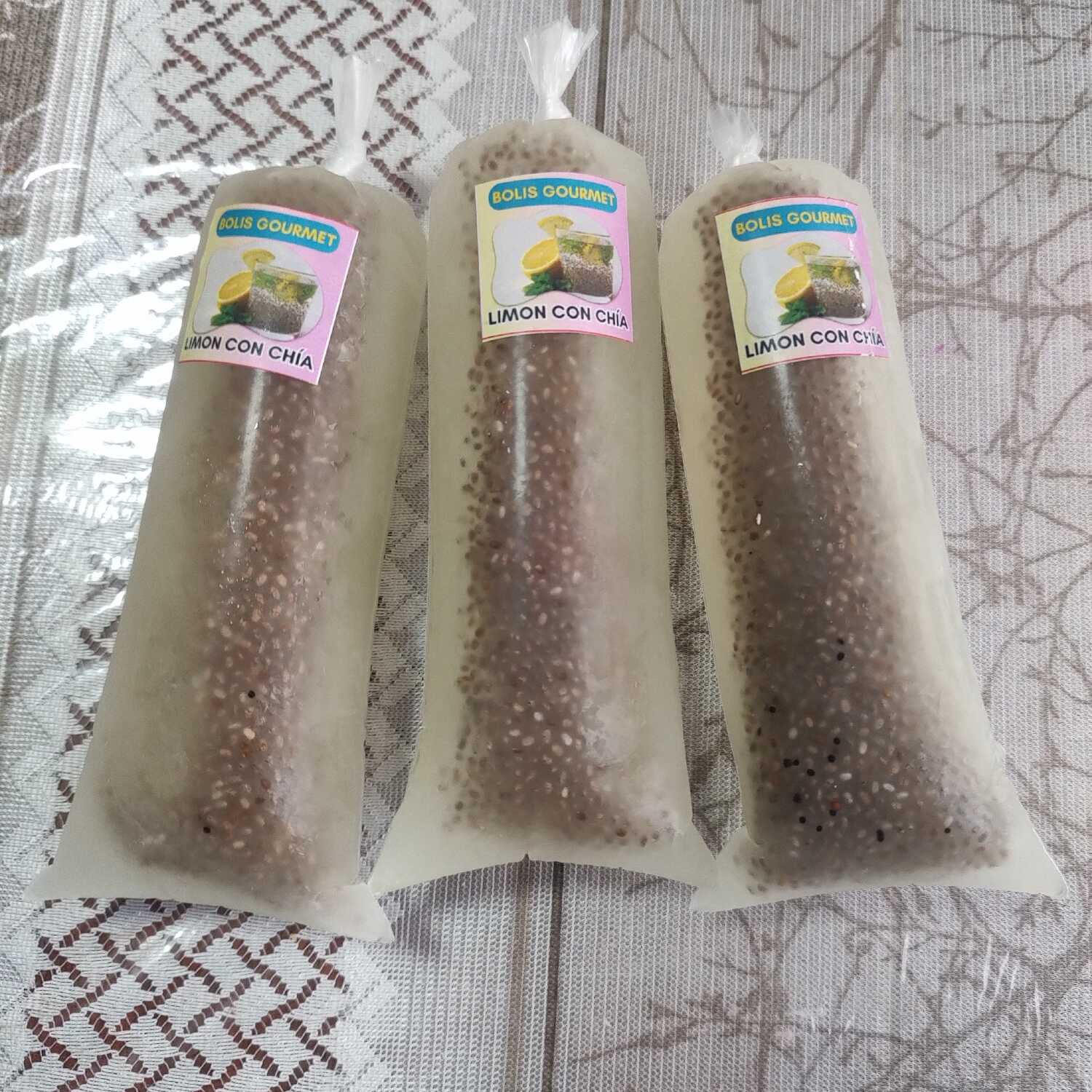 Boli de Agua de Limon con Chia