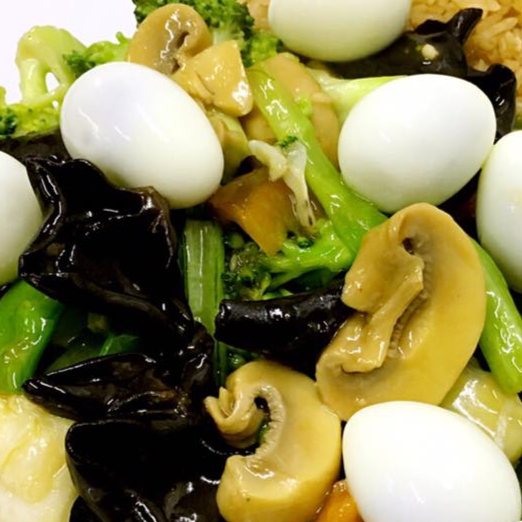 verdura mixtacon huevito de cordoniz(vegetariano)