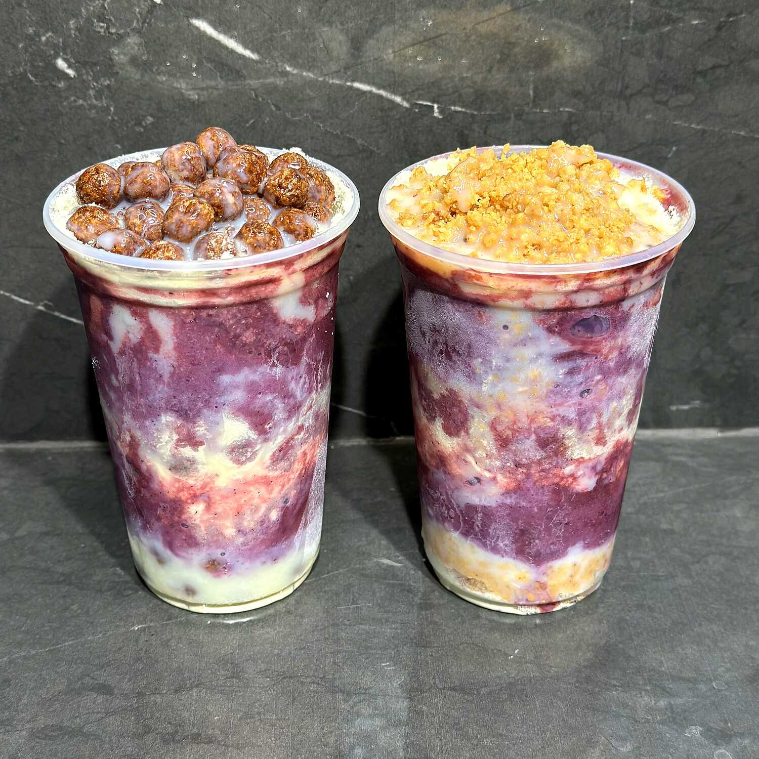 2 copos de açaí de 300ml. Escolha seus sabores favoritos.