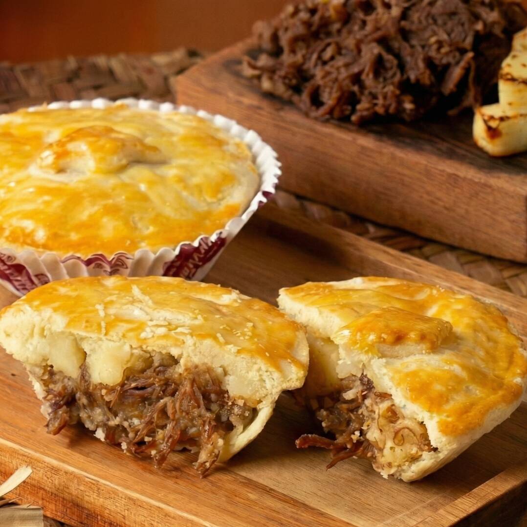 Deliciosas empadas. #empada #salgada #doce #frango #Catupiry #cheddar 3requeijão #palmito #camarão #queijo #alho #pizza #carne #paçoca #choclate #banana #canela #paçoca