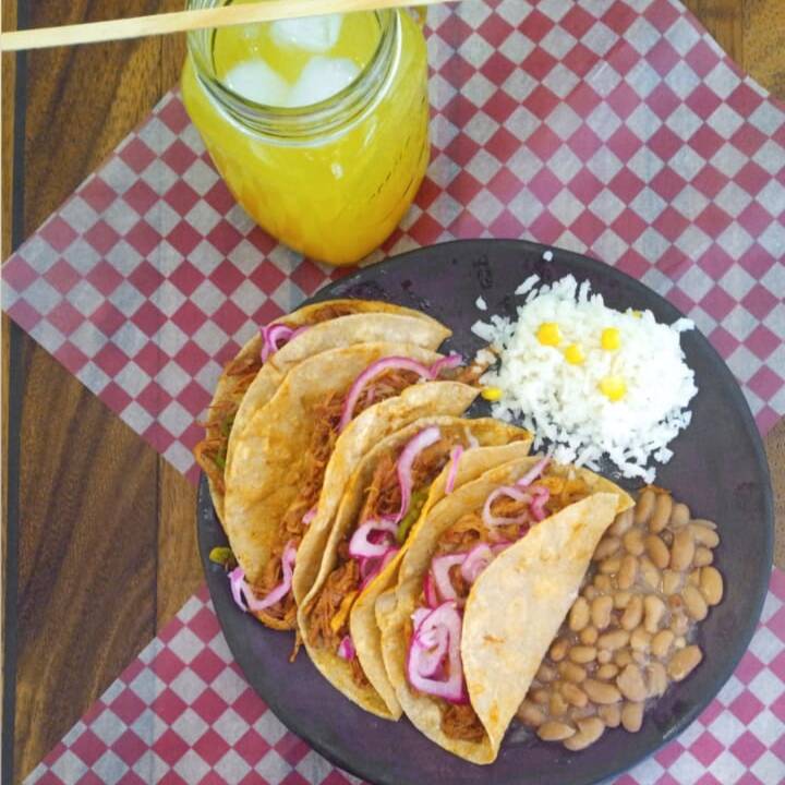 Orden de Tacos de Cochinita Veganos +agua del Día