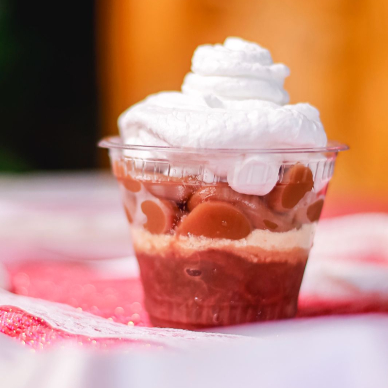 Banana Rica Doce de banana, creme, terra de biscoito, chantilly