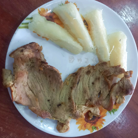 Desayuno con Pulpa de Cerdo Asada