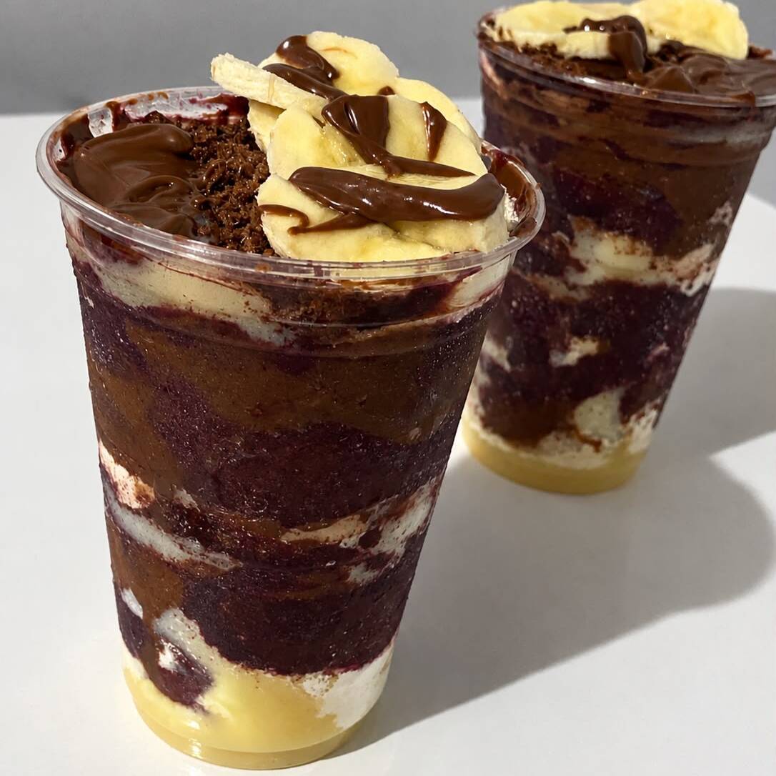 2 copo de 300 ml com leite em pó, leite condesado,banana,nutella e ovomaltine