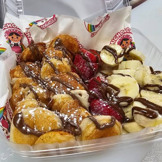 15 Minihotcakes + 2 Frutas o Conservas + 2 Toppings
