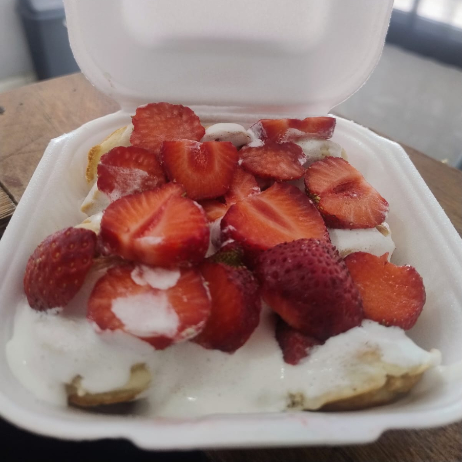 MINI HOT CAKES FRESAS CREMOSAS